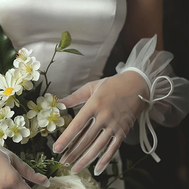 Elegant White Bow Tulle Gloves
