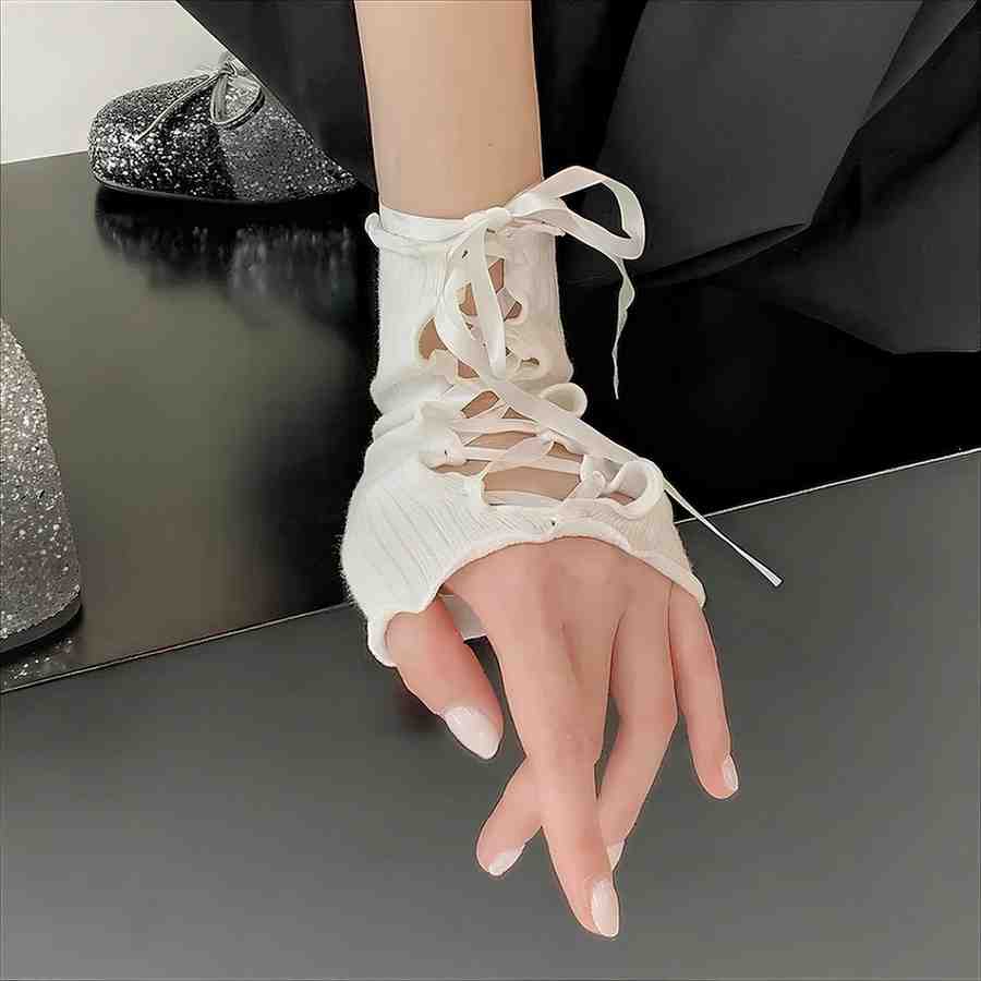 Lace Up Ribbed Gloves