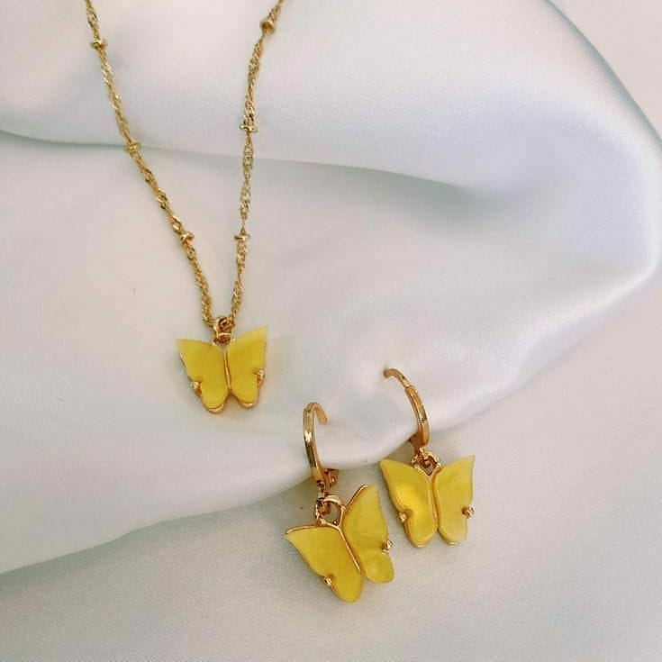 Two Butterfly earrings 18K yellow gold, Diamond, Lapis Lazuli- Van Cleef &  Arpels